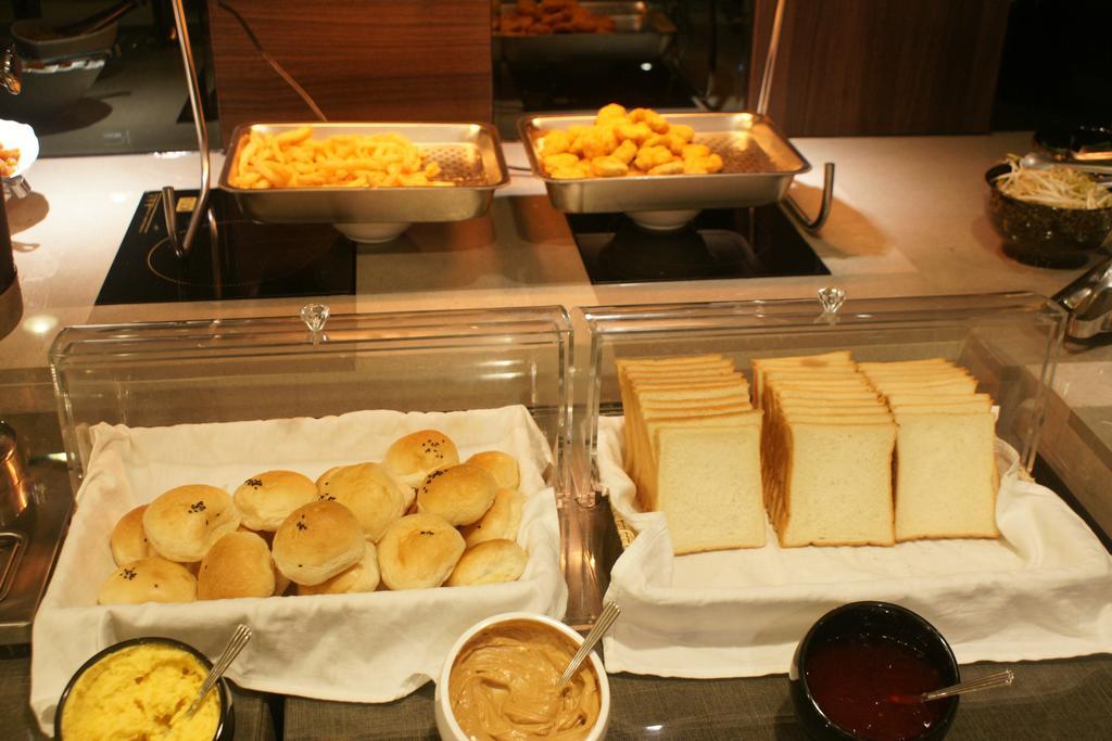 Maple Hotel Tainan Eksteriør bilde